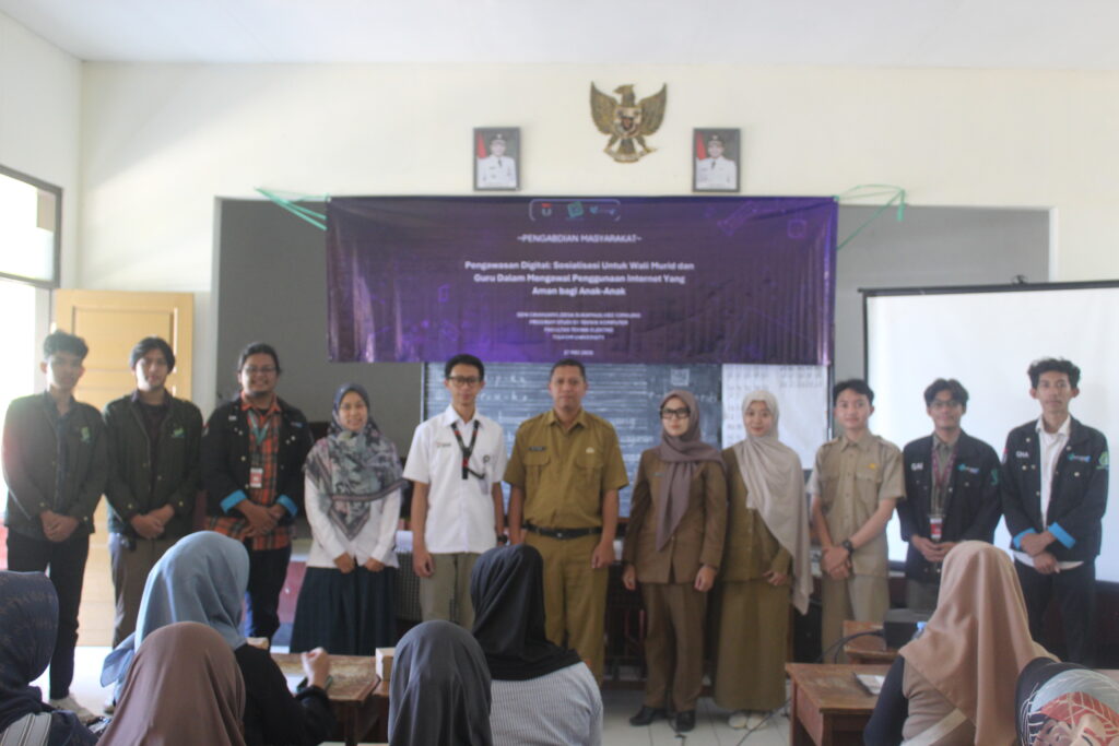 Pengabdian Masyarakat Telkom University di SDN Cihanjaro: Sosialisasi Pengawasan Digital bagi Wali Murid dan Guru